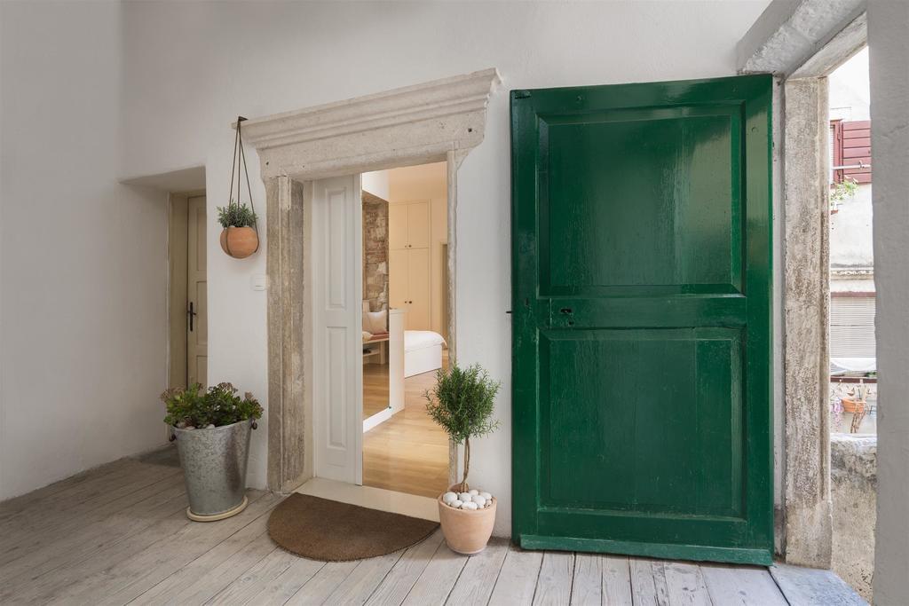 That Place Studio Apartment Трогир Экстерьер фото